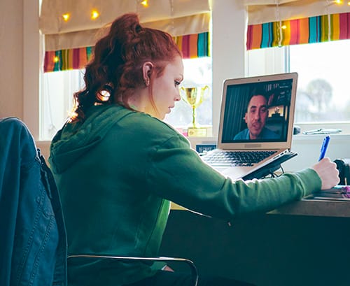 girl in virtual classs